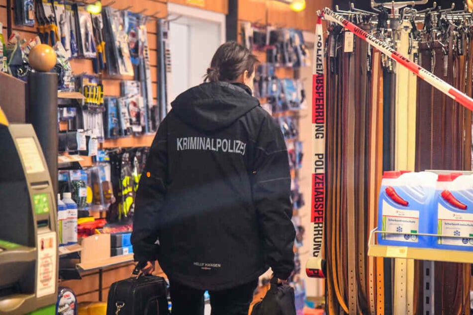 Die Kriminalpolizei sichert Spuren.