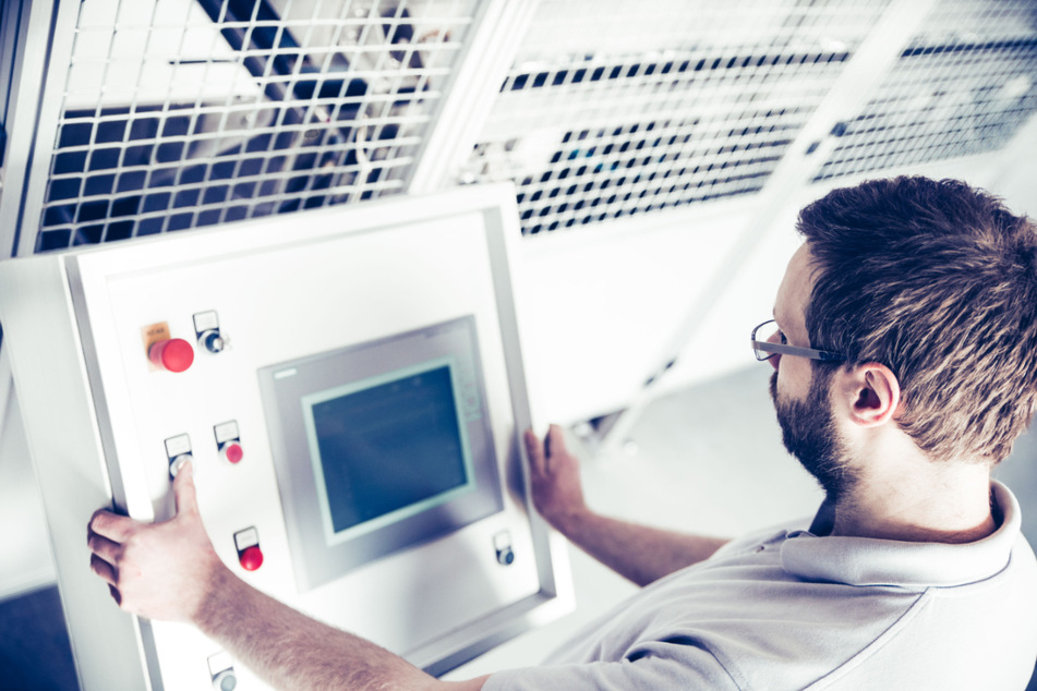 Arbeite mit neuester Technik und werde ein wichtiger Teil eines großen Produktionsprozesses.