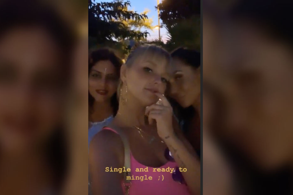 "Single and ready to mingle".: Bonnie Strange lässt auf Inizia die Korken knallen.