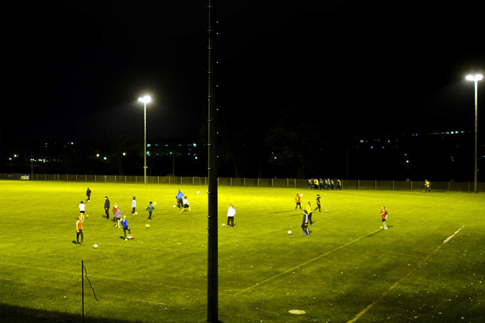 Auf Sachsens Fußballplätzen herrscht viel Betrieb. In den vergangenen fünf Jahren nahmen die Vereine knapp 20.00 neue Mitglieder auf.
