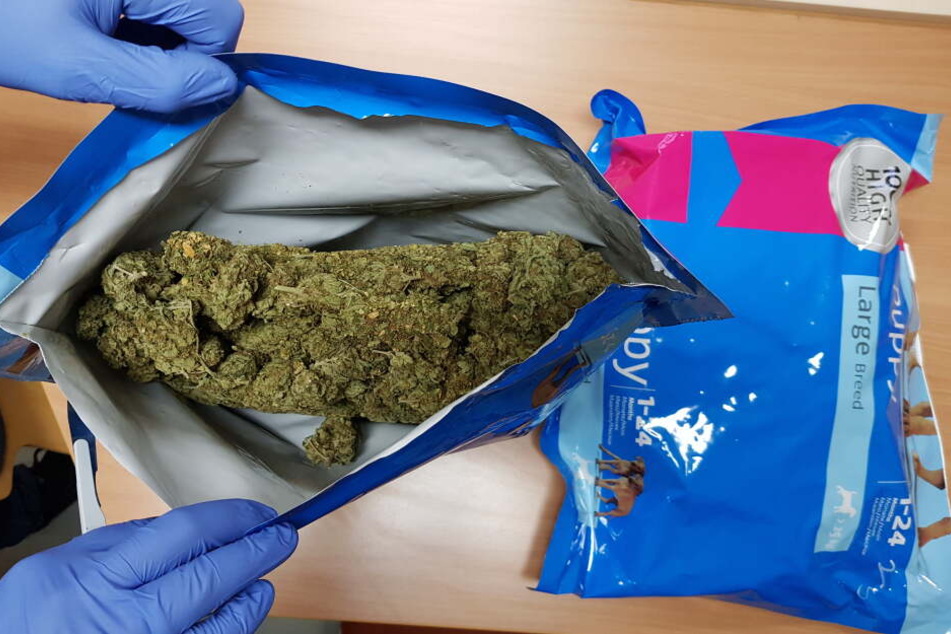 Cannabis war in Beuteln für Hundefutter versteckt.