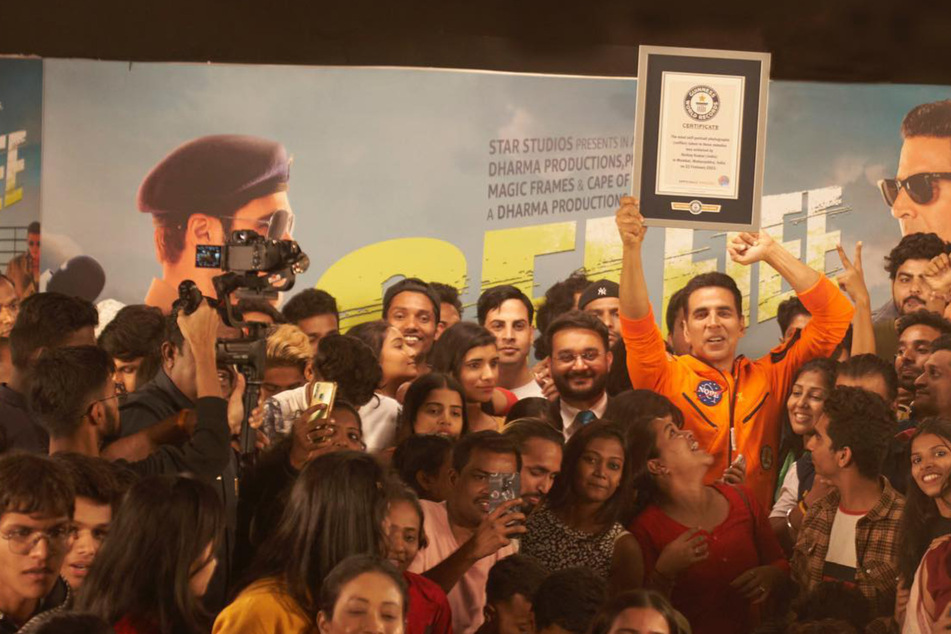 Wie viele Selfies sind in 3 Minuten machbar? Hindi-Filmstar bricht den Weltrekord