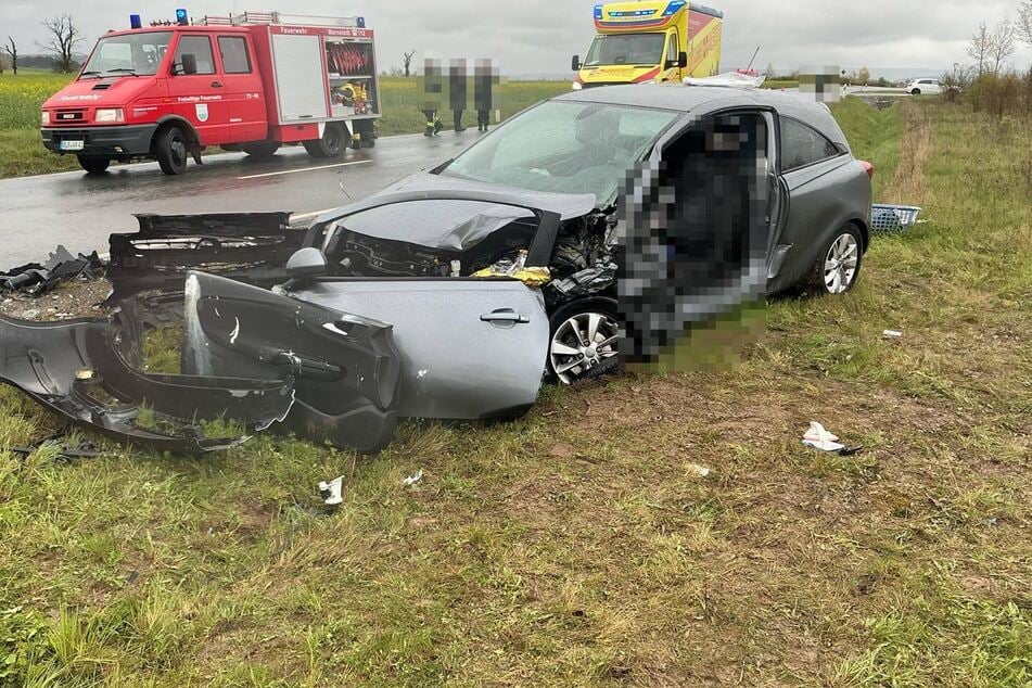 Beide Autos sind nach dem Unfall nur noch Schrott.