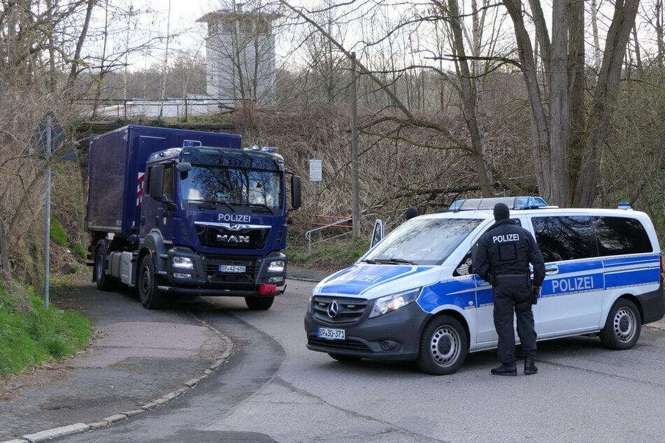 Mehr als 200 Einsatzkräfte von Zoll und Bundespolizei durchsuchen seit Dienstagmorgen mehrere Objekte in Colditz.