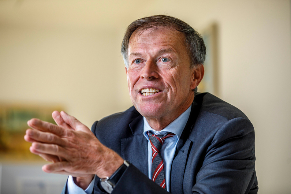 Klare Grußadresse an Landtagspräsident Matthias Rößler (67, CDU): Eine Liste mit 4888 Unterschriften wurde ihm überreicht.