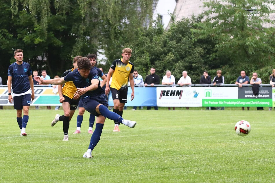 Tom Baumgart (28) trifft im Test gegen Plauen zum 1:0.