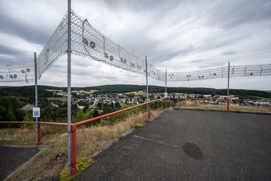 In Ehrenfriedersdorf wurde am Sonntag ein Rekord für das längste geklöppelte Notenband der Welt aufgestellt.