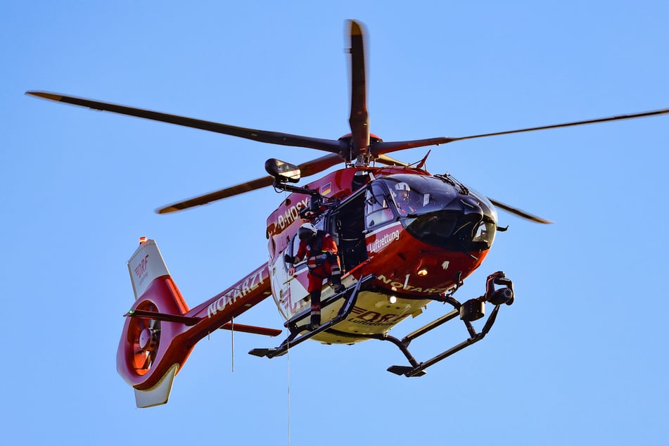 Ein Rettungshubschrauber wurde zur Unfallstelle angefordert. (Symbolfoto)