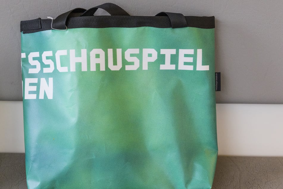 Aus dickem Planen-Material gibt es stabile Taschen.