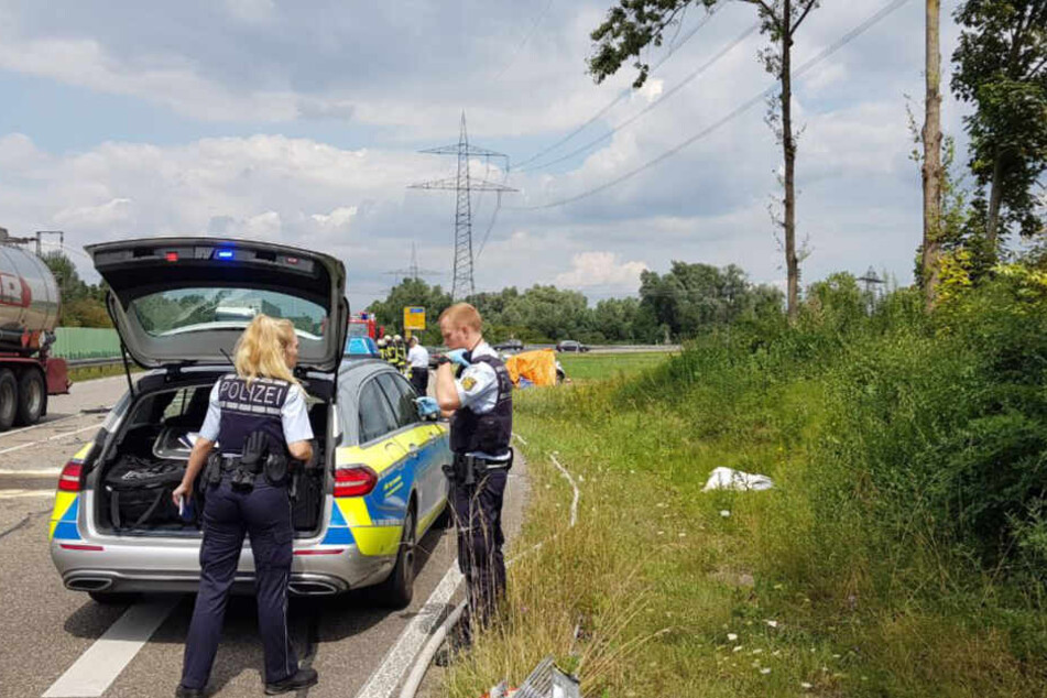 Die Polizei an der Unfallstelle.