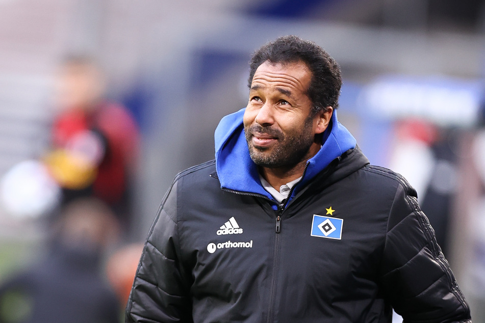 HSV-Trainer Daniel Thioune (46) fordert vor dem Duell mit Eintracht Braunschweig "Gier und Drang" von seiner Mannschaft. (Archivfoto)