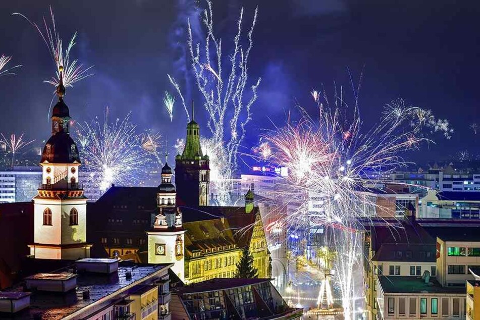 So schön ist Silvester über der Chemnitzer Innenstadt.