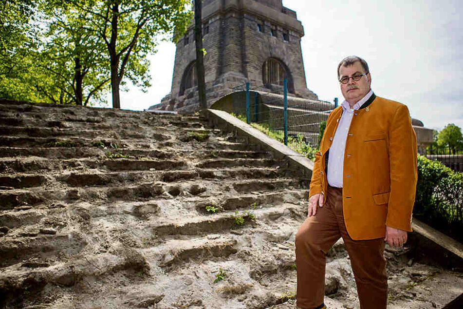 Jetzt werden die Wege und Treppen hergerichtet, erklärt Denkmals-Chef Steffen Poser (56).