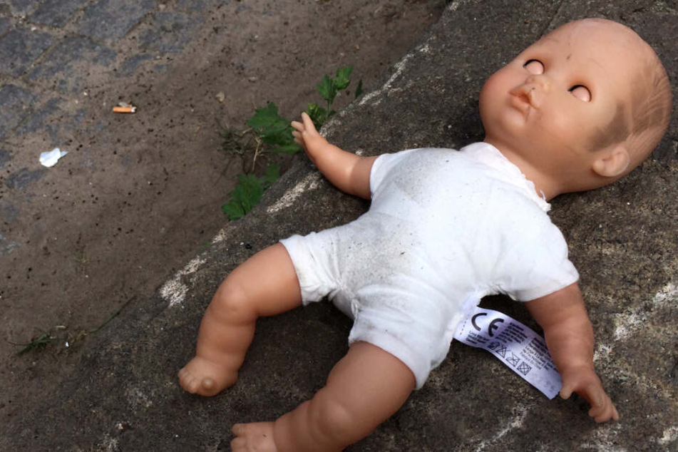 Der Babysitter soll das Mädchen (6) mehrfach missbraucht haben. (Symbolbild)