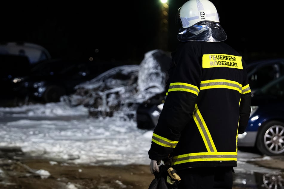Aktuell liegen keine Hinweise vor, dass die Fahrzeugbrände in Rödermark/Ober-Roden und Dietzenbach miteinander zusammenhängen.