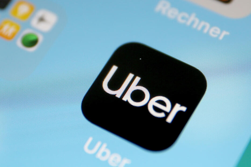 Der Fahrdienstvermittler Uber darf seine App laut einem Gerichtsbeschluss nicht mehr zur Mietwagenvermittlung in Deutschland einsetzen.