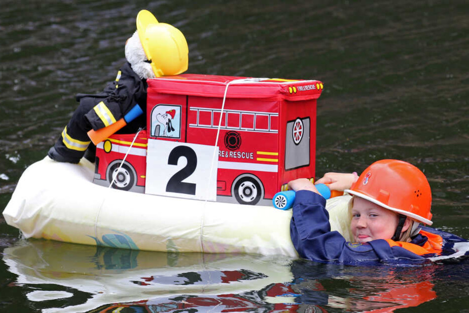 Eine Teilnehmerin der Jugendfeuerwehr Goldberg ist mit ihrem Gefährt unterwegs. (Archivbild)