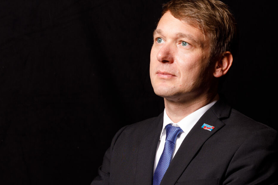 Sachsen-Anhalts Ex-AfD-Chef André Poggenburg krisitiert die Verlegung des Veranstaltungsortes der AdP-Kundgebung.
