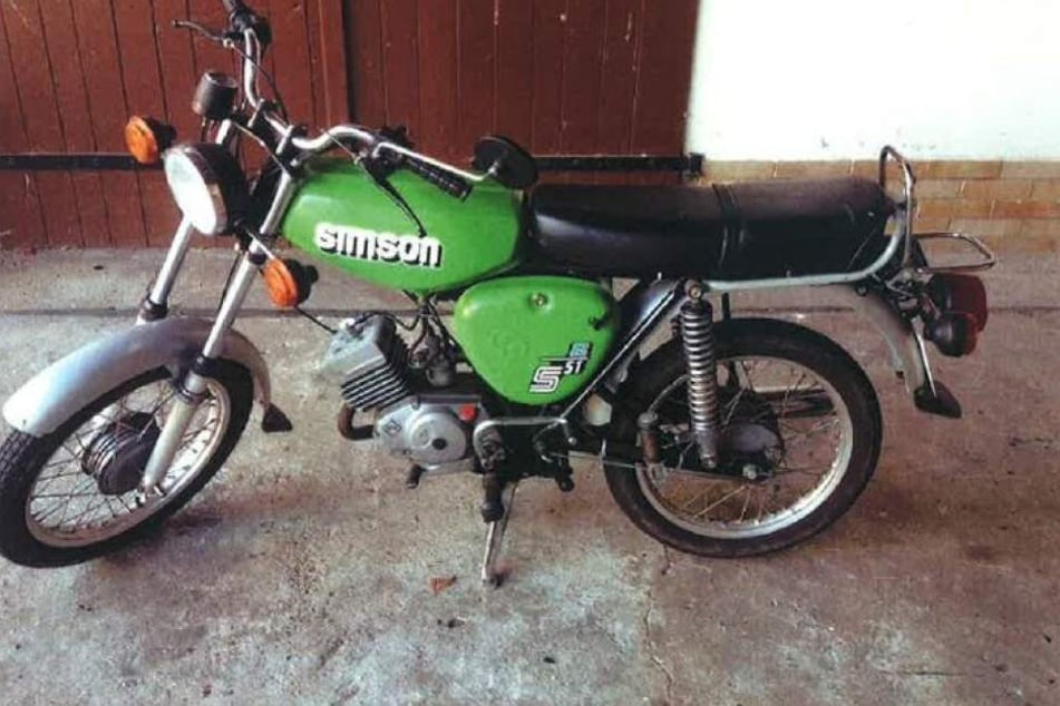 Vergleichsmodell: Mit solch einer Simson S51 fuhr der Täter zur Tankstelle und wieder weg.