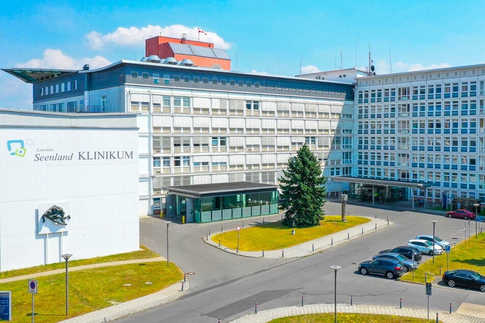 Der Komplex vom Lausitzer Seenland Klinikum in Hoyerswerda.