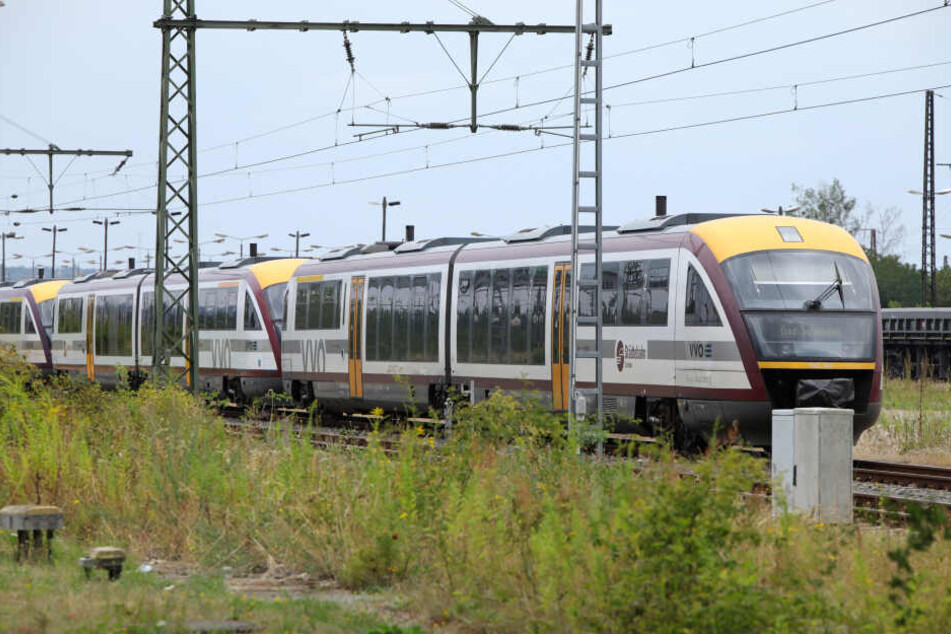 Noch steht dieser Zug der Städtebahn auf dem Abstellgleis - am Montag rollt er zwischen Dresden und Ottendorf-Okrilla.
