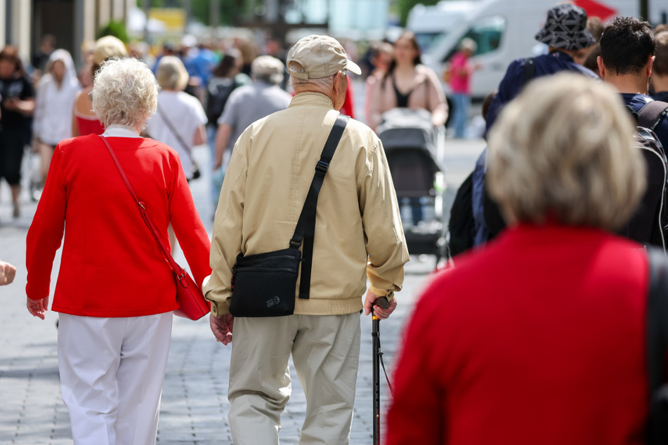 Deutschlands Rentner bekommen zum 1. Juli 2024 mehr Geld. (Symbolbild)