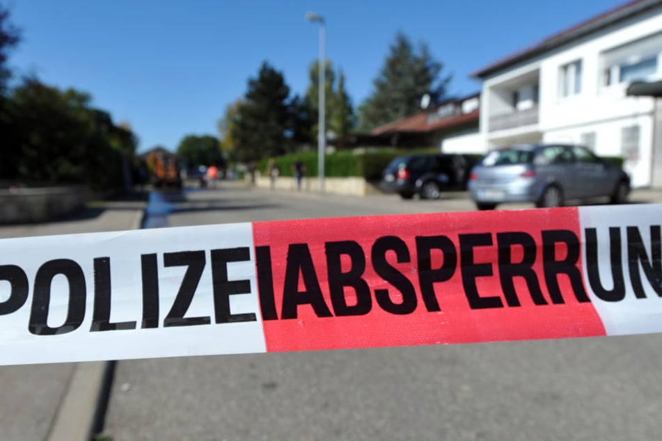 Der Mann holte eine Waffe aus seiner Wohnung und schoss auf das Ehepaar. (Symbolbild)
