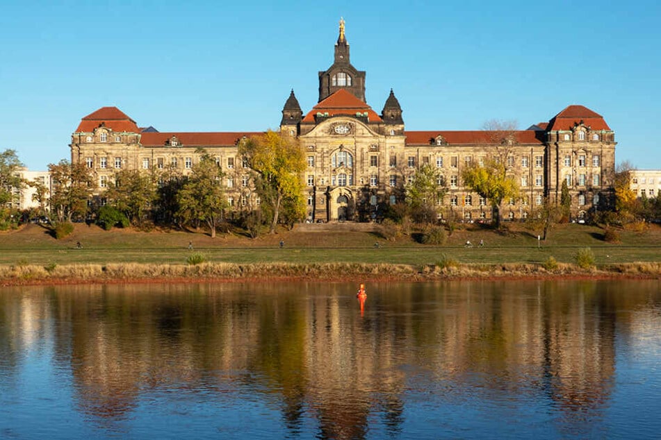 Die Staatskanzlei in Dresden. Der Freistaat will sich als attraktiver Arbeitgeber präsentieren.