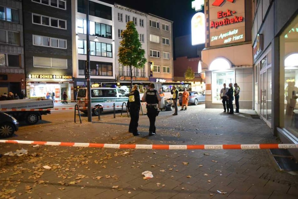 Die Polizei sperrte den Tatort am Wiener Platz ab.