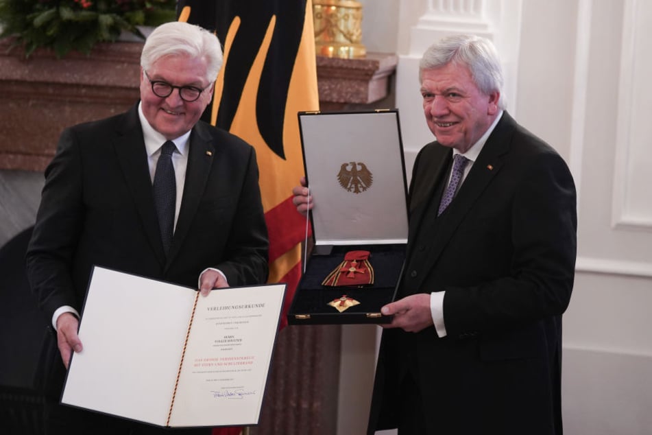 Volker Bouffier (rechts) wurde von Frank-Walter Steinmeier geehrt.