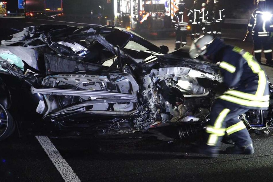 Die komplette Beifahrerseite des BMW wurde zerstört.