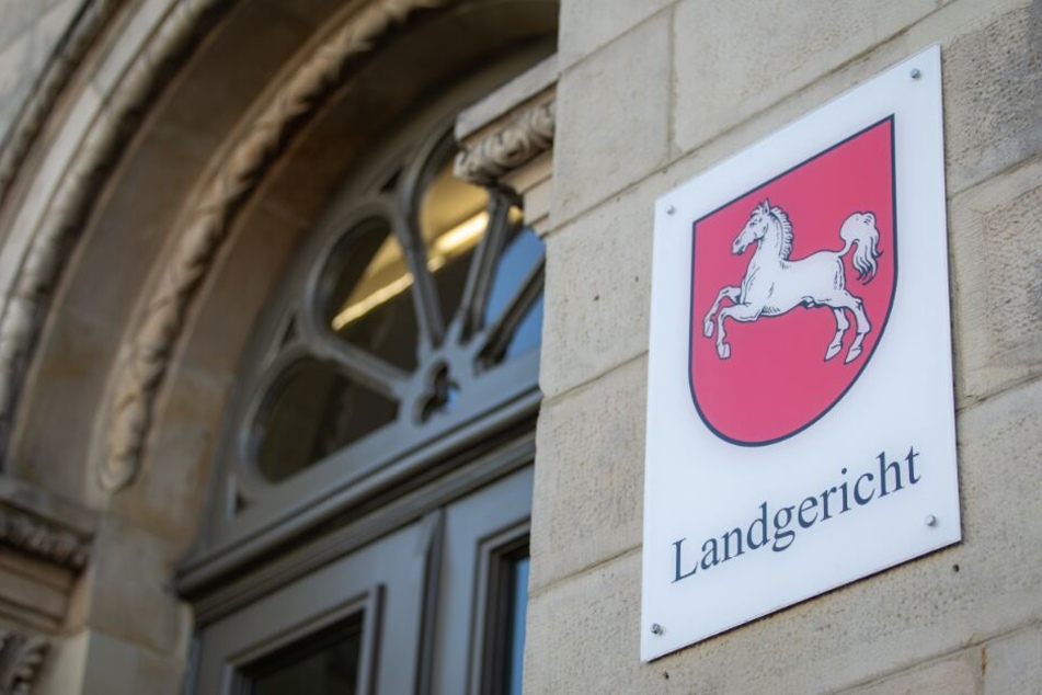 Vor dem Landgericht in Osnabrück muss sich die 37-jährige Mutter des Jungen verantworten.