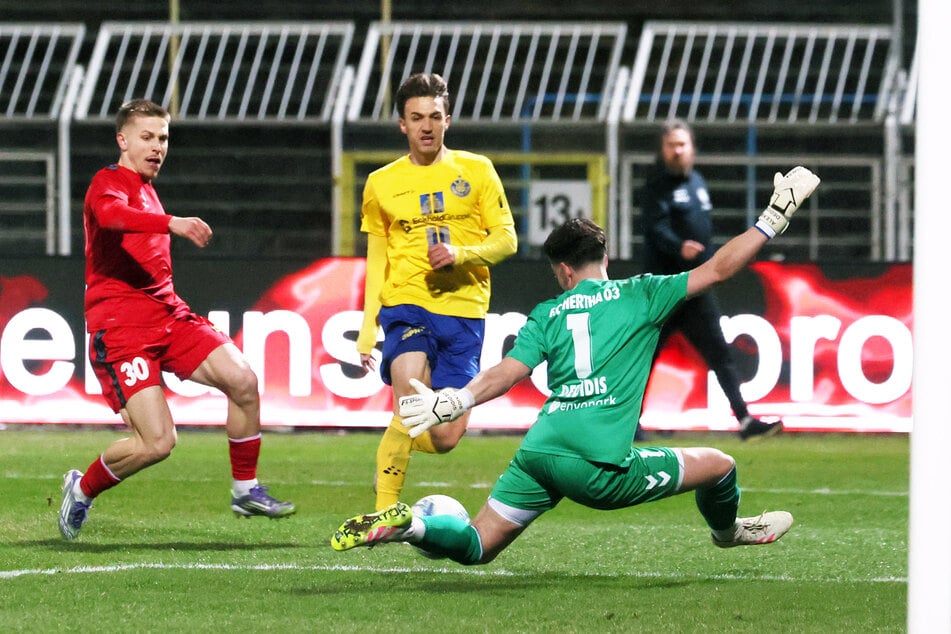 Jonas Arcalean war noch einer der besseren Akteure von Lok Leipzig. Ein regulärer Treffer von ihm in der ersten Hälfte wurde aber zurückgenommen.