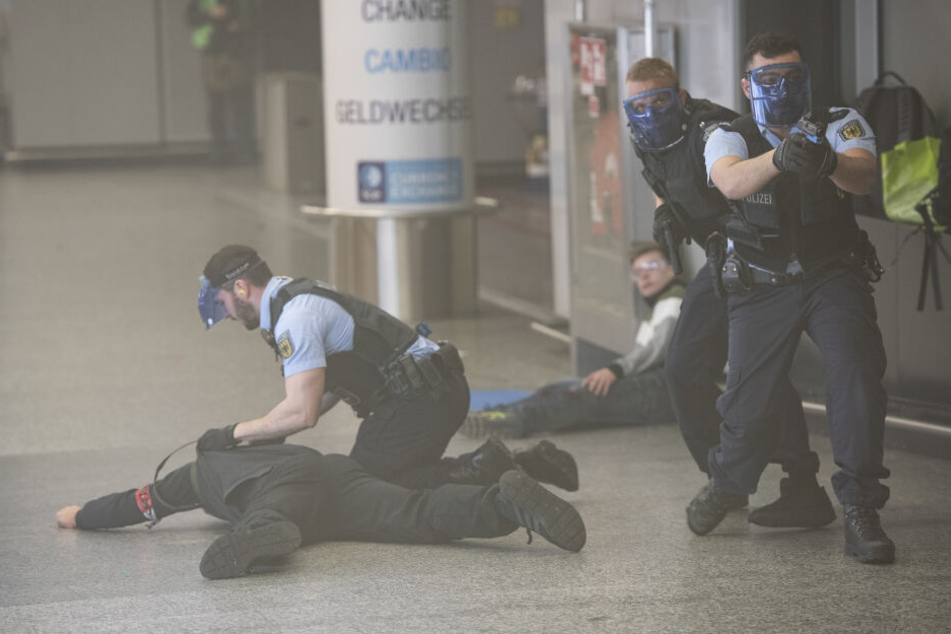 Festnahme: Ein mutmaßlicher Terrorist wird festgenommen.