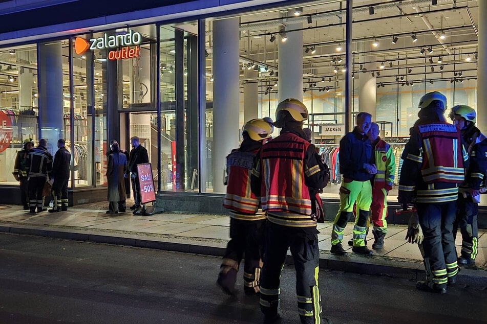 Leipzig: Pfefferspray im Leipziger Zalando Outlet: Kompletter Laden evakuiert