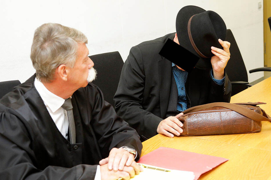 Ex-Pfarrer Carsten R. (49) ist in acht von elf Fällen schuldig gesprochen worden und muss zweieinhalb Jahre in den Knast.