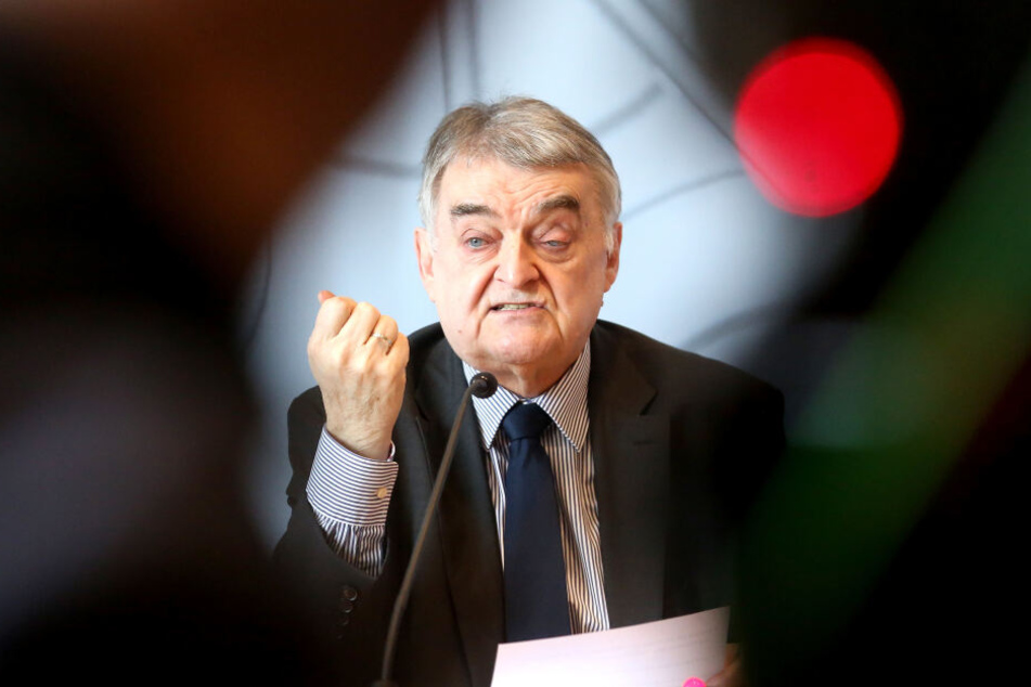 Der nordrhein-westfälische Innenminister Herbert Reul (CDU) stellte die Zahlen vor.