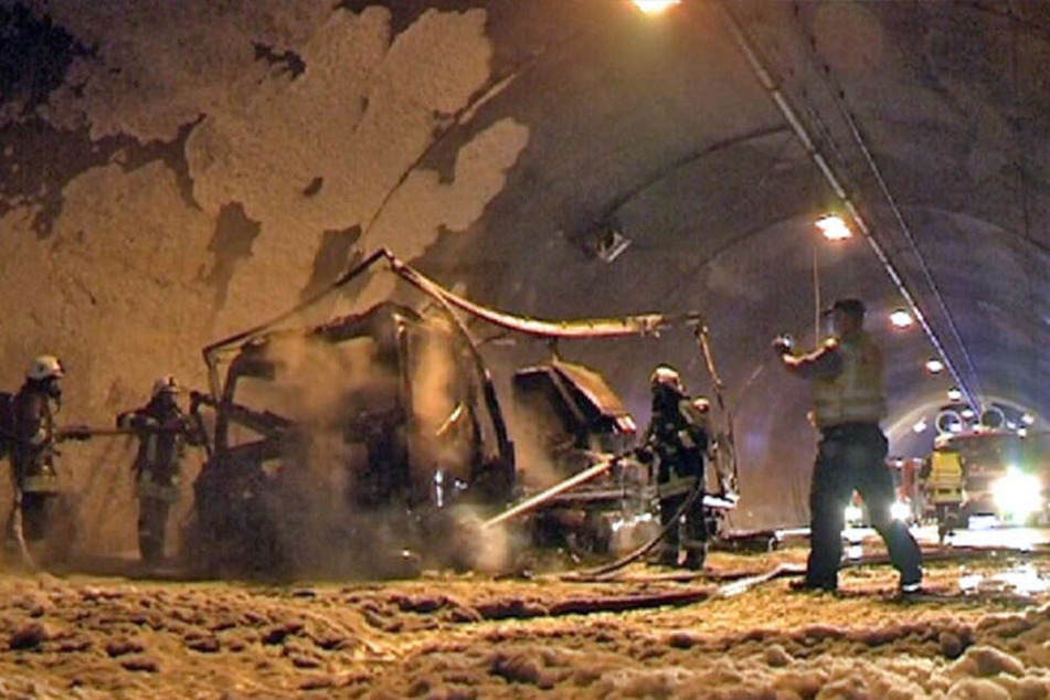 Zu Pfingsten 2013 sorgte ein Lasterbrand für monatelange Sperrung des Tunnels "Königshainer Berge".