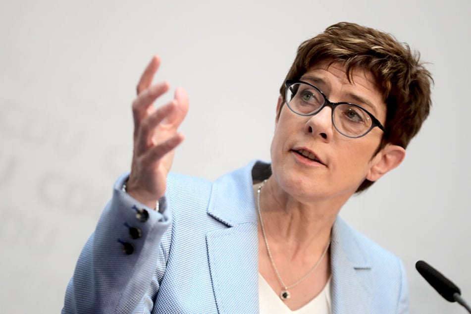 Das Wahlergebnis weckt Zweifel an der Führungsstärke von Annegret Kramp-Karrenbauer (56, CDU).
