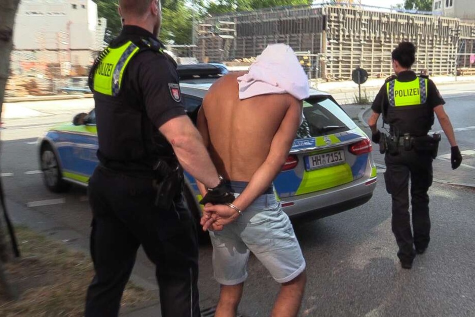 Den anderen mutmaßlichen Täter fassten sie in einem Hotel auf St. Pauli.