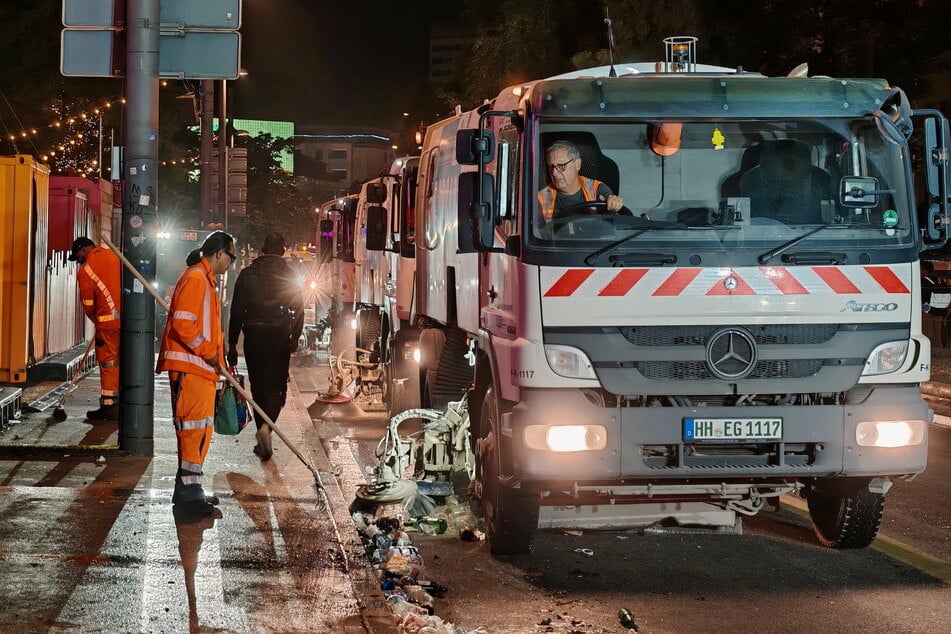 Bereits gegen Ende der Parade rückten die ersten Reinigungskräfte an.