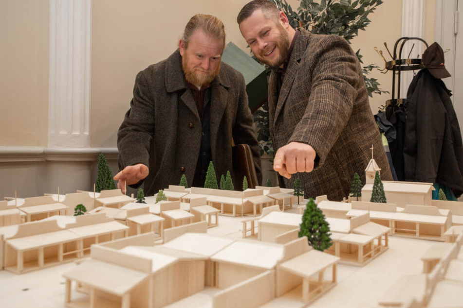 Olaf Weiskopf (l.) und Tonio Werl wollen sich in Geyer den Traum vom Wilden Westen erfüllen.