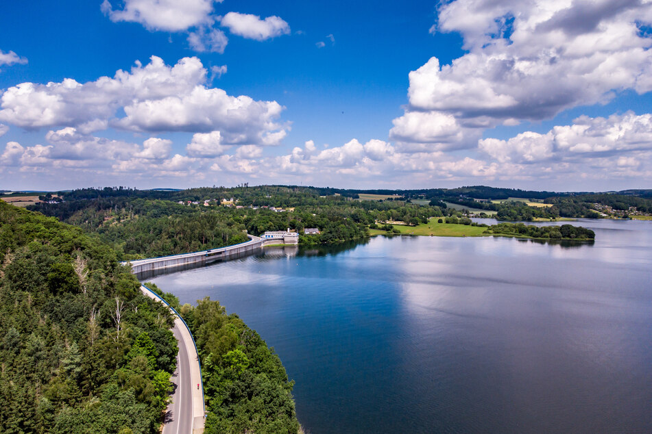 Es gibt mehrere Wege um die Talsperre Pöhl, die unterschiedlich lang sind.