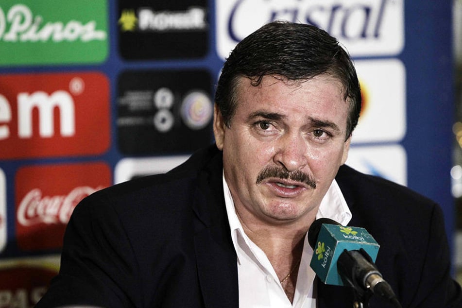 Costa Ricas Nationaltrainer Óscar Ramírez blamierte sich auf der Pressekonferenz nach der Testspielniederlage gegen Belgien (1:4).