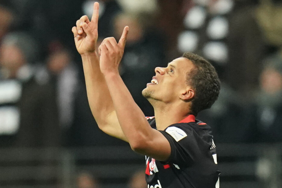Frankfurts Timothy Chandler jubelt nach dem 2:0 gegen den FC Augsburg.