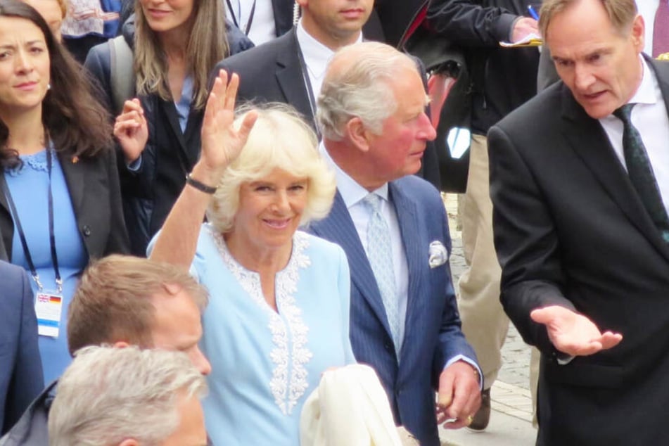 Prinz Charles und Camilla kamen gegen Mittag in Leipzig an, trugen sich unter anderem ins Gästebuch des Freistaats Sachsen ein.