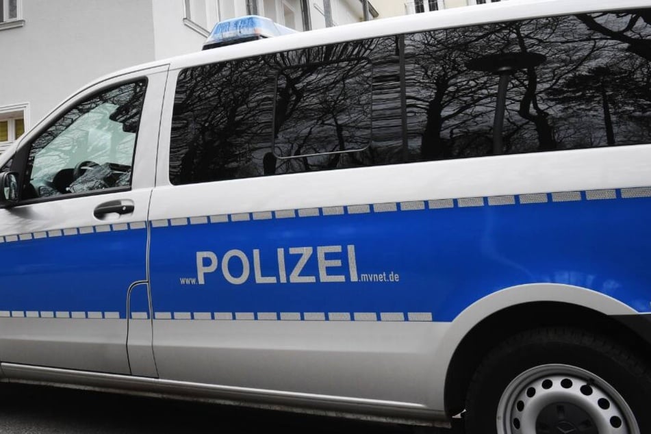 Die A661 musste von der Polizei voll gesperrt werden. (Symbolbild)