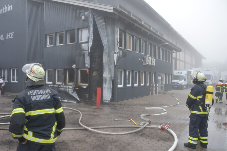Im Morgengrauen hatten die Feuerwehrleute den Brand bereits gelöscht.