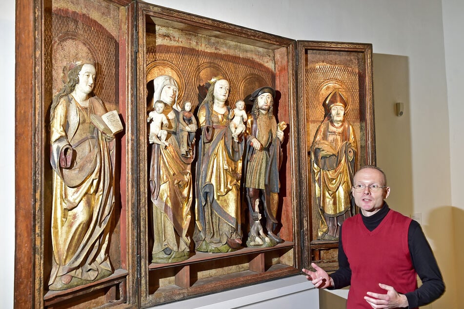 Leiter Dr. Stefan Thiele (44) erklärt, dass es viele Museumsobjekte, wie den Erdmannsdorfer Altar (um 1513), ohne den Wohlstand durch den Bergbau nicht gäbe.
