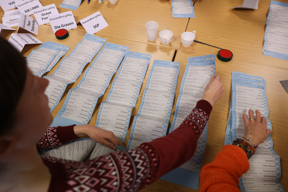 Nach einer Briefwahl-Panne mussten die Stimmen in Berlin-Lichtenberg nochmals ausgezählt werden.